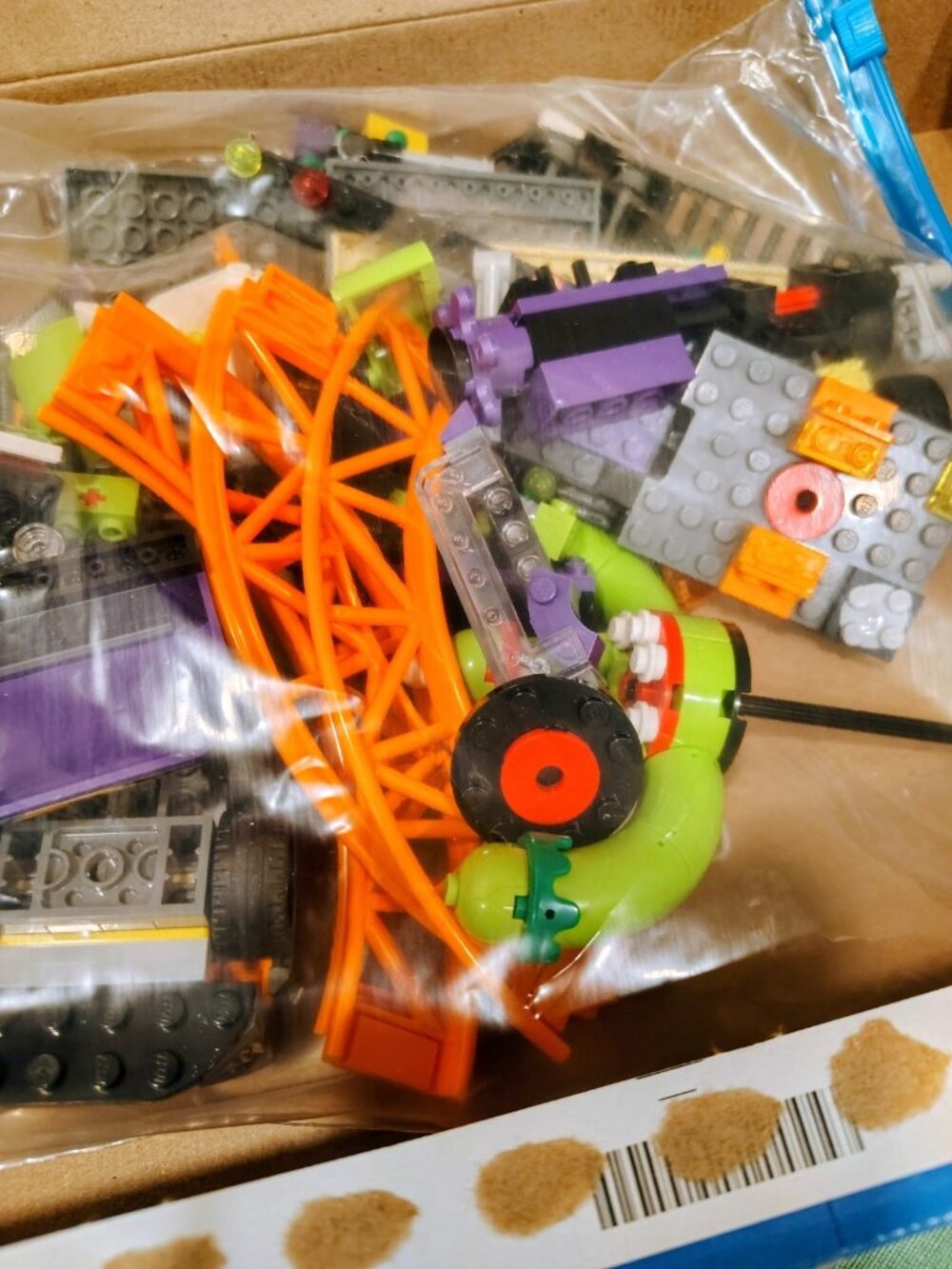 Lego Space Ride Amusement Truck 60313 Town Minifigure Building Set, Retired Set - Picture 14 of 15